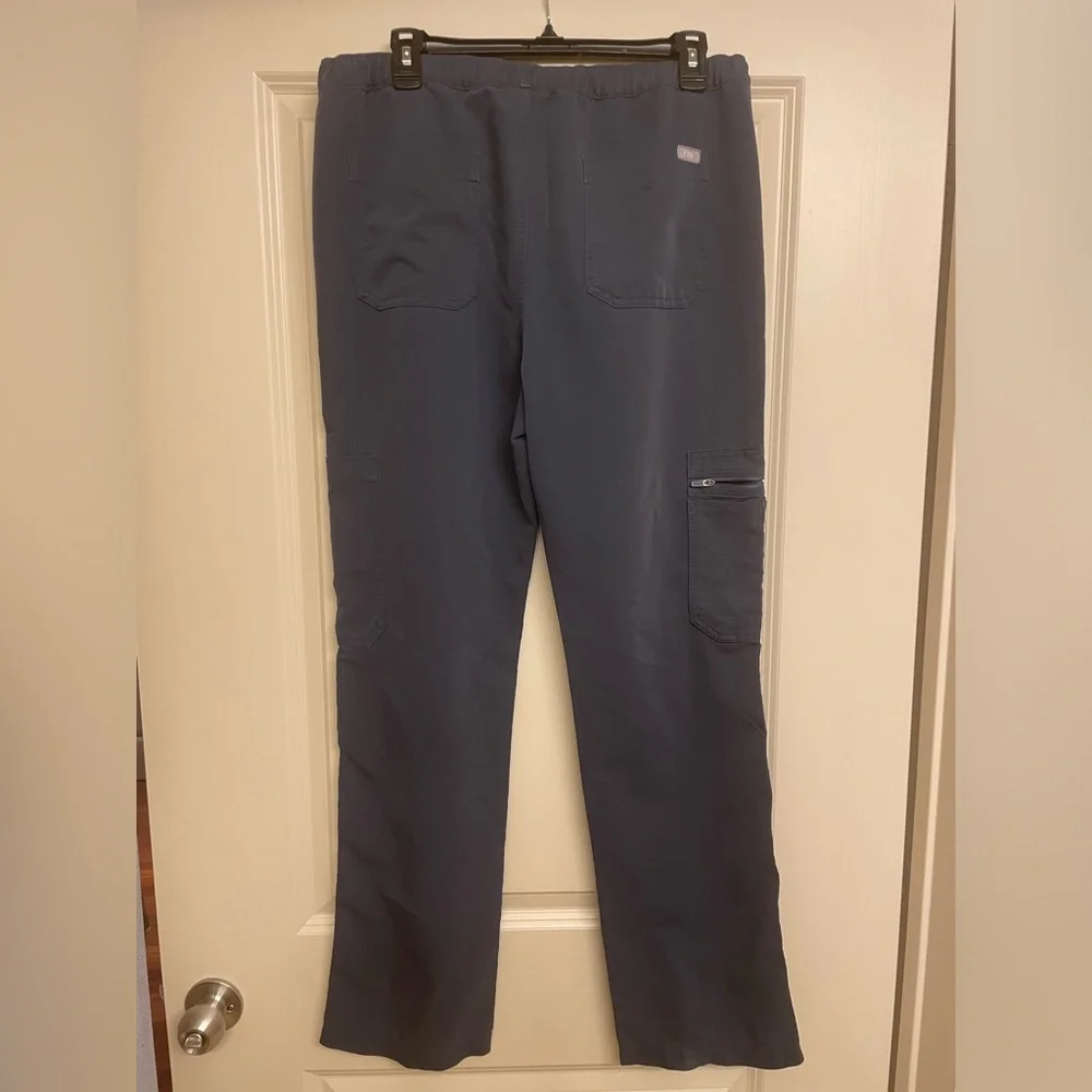 FIGS Men’s Night Sky Cargo Scrub Pants Size M